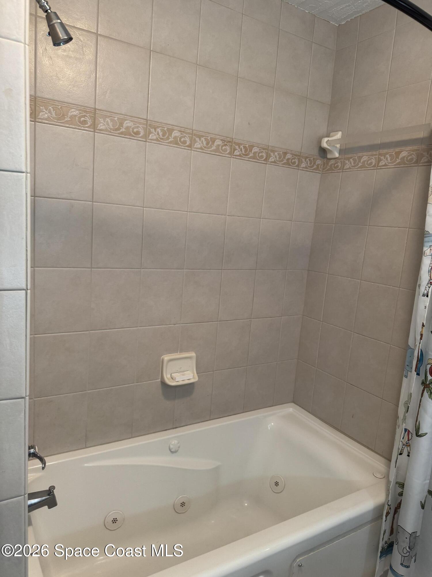 2135 South River Road Melbourne Beach, FL 32951 - Photo 8 of 14 a bathroom with a bathtub