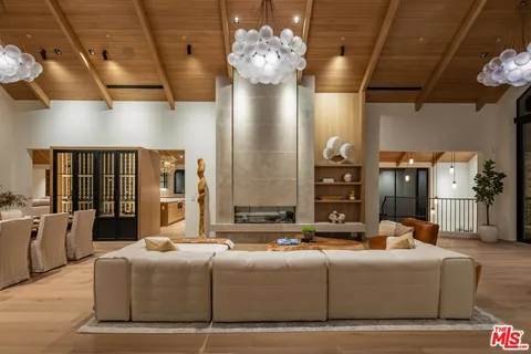 $28,000,000 | 12309 Viewcrest Road, Studio City, CA 91604
