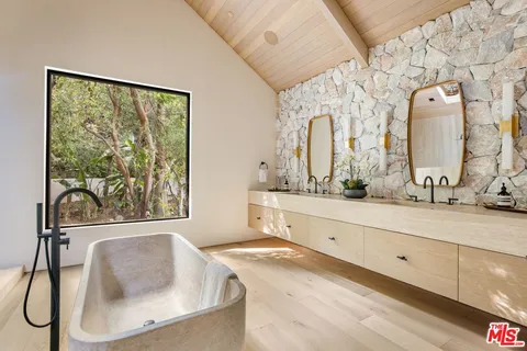 $28,000,000 | 12309 Viewcrest Road, Studio City, CA 91604