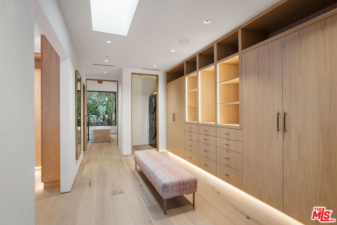 12309 Viewcrest Road Studio City, CA 91604 - Photo 29 of 49 a bathroom with a tub shower and sink