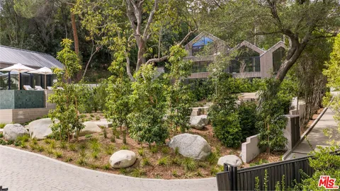 $28,000,000 | 12309 Viewcrest Road, Studio City, CA 91604