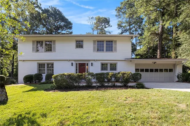 a view of a house with a yard