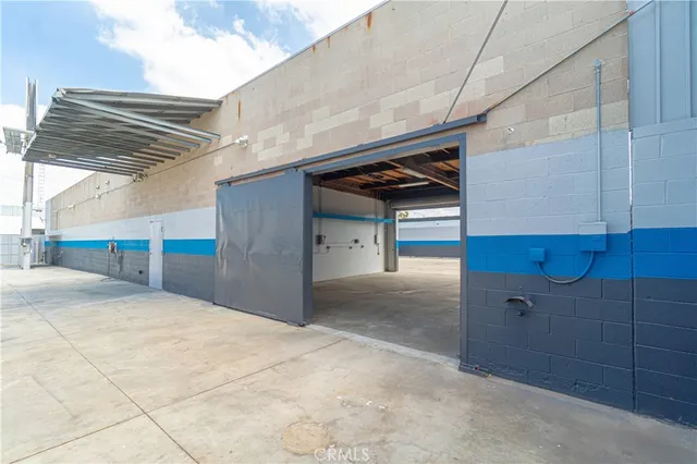 a view of an outdoor space