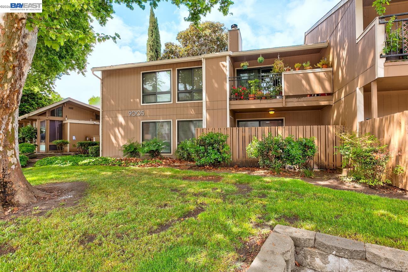 9005 Alcosta Boulevard, Unit 199 San Ramon, CA 94583 - Photo 6 of 57 front view of a house with a yard