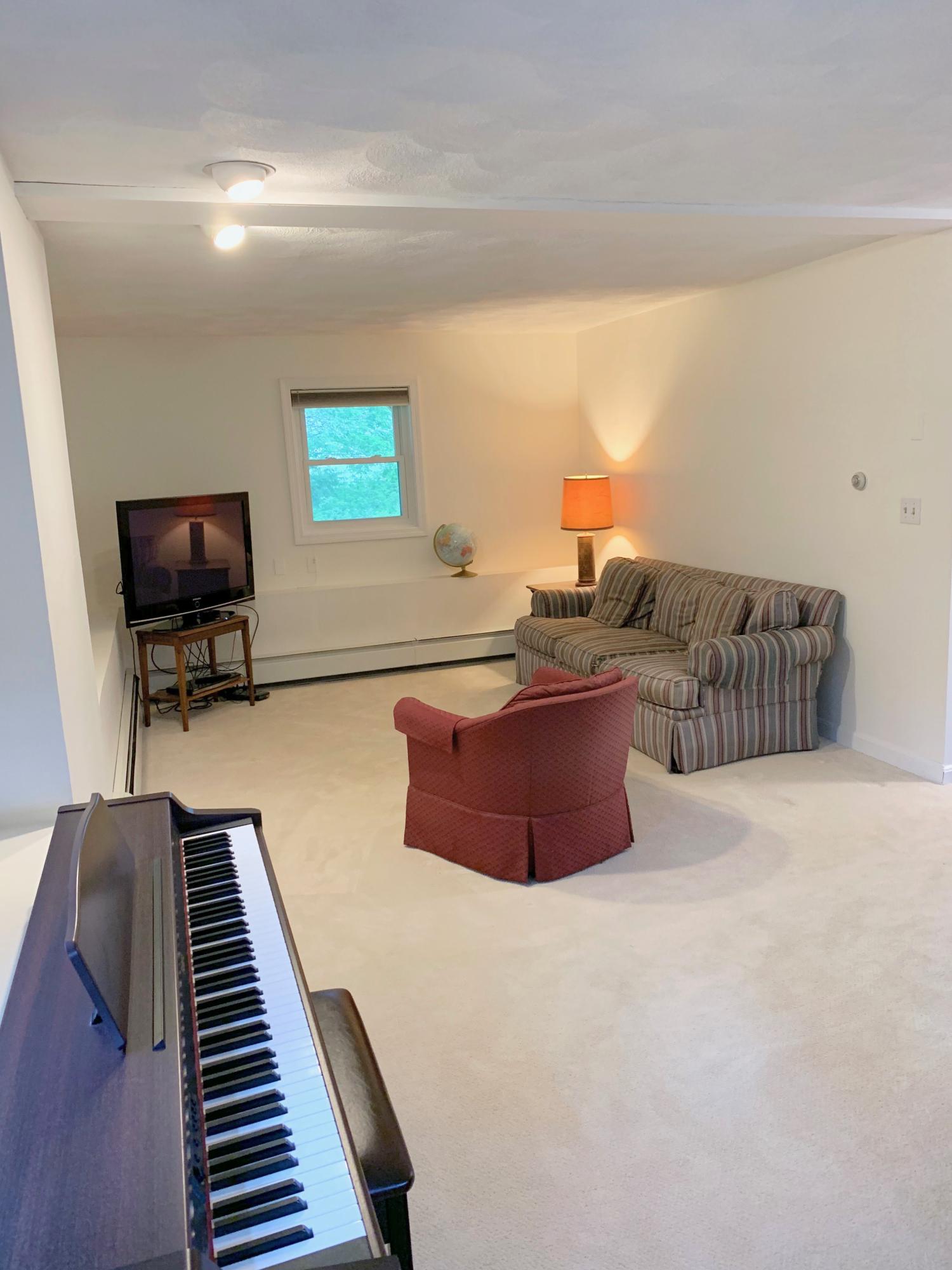 59 Racine Avenue Portland, ME 04103 - Photo 5 of 35 IMG_0484