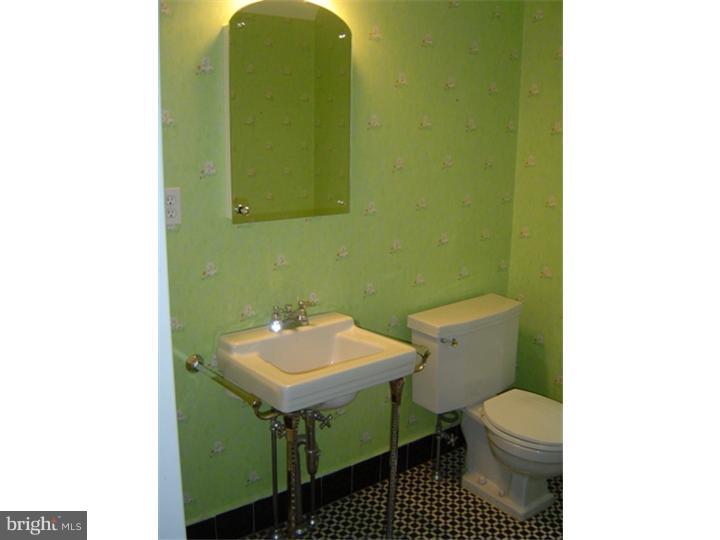 112 Crosshill Road Wynnewood, PA 19096 - Photo 11 of 16