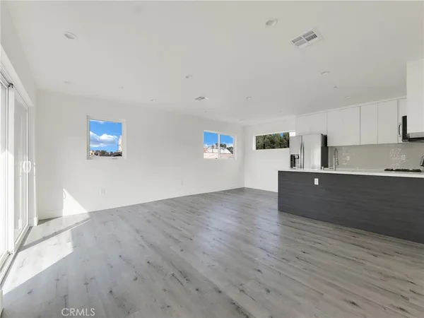 $4,200 | 150 South Madison Avenue, Los Angeles, CA 90004