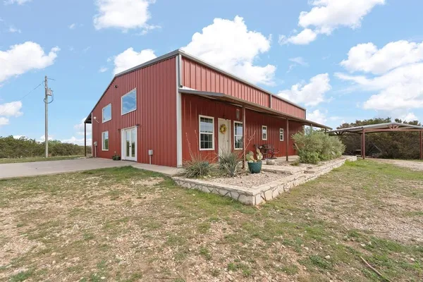 a view of a house with backyard and porch