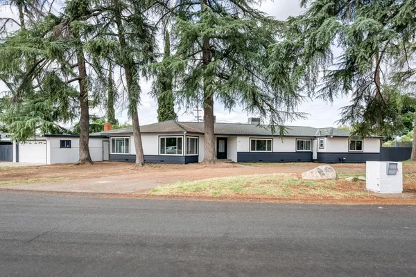 $595,000 | 4205 Ralph Lane North, Fresno, CA 93727