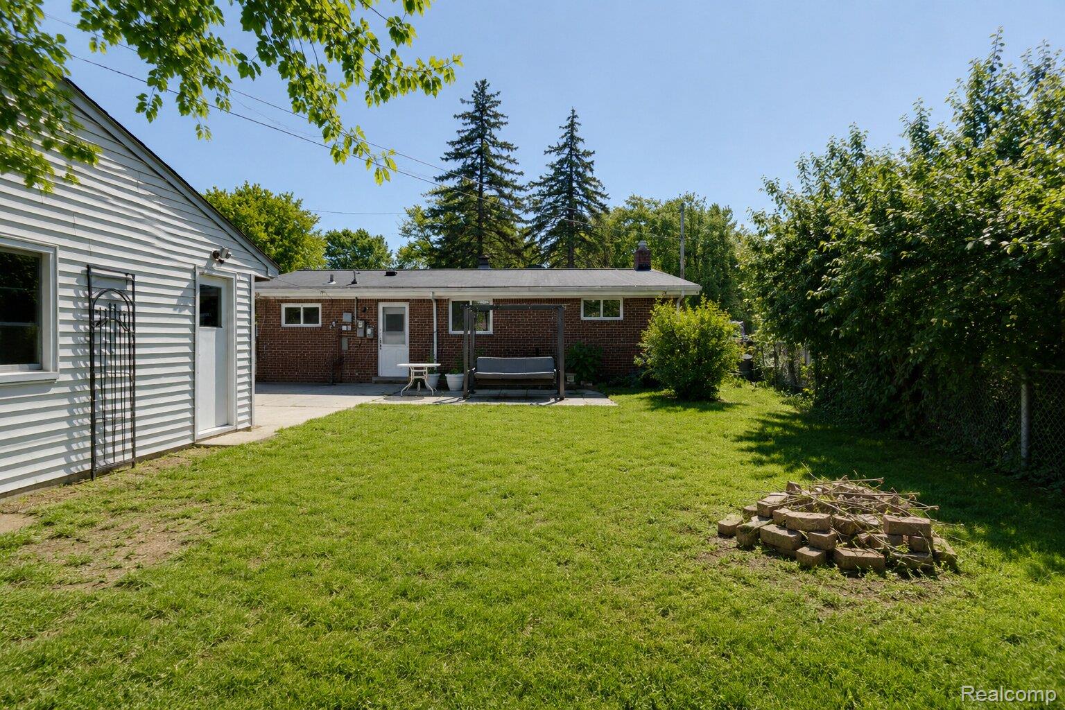 9101 Merriman Road Livonia, MI 48150 - Photo 24 of 24 Livonia (20).jpg