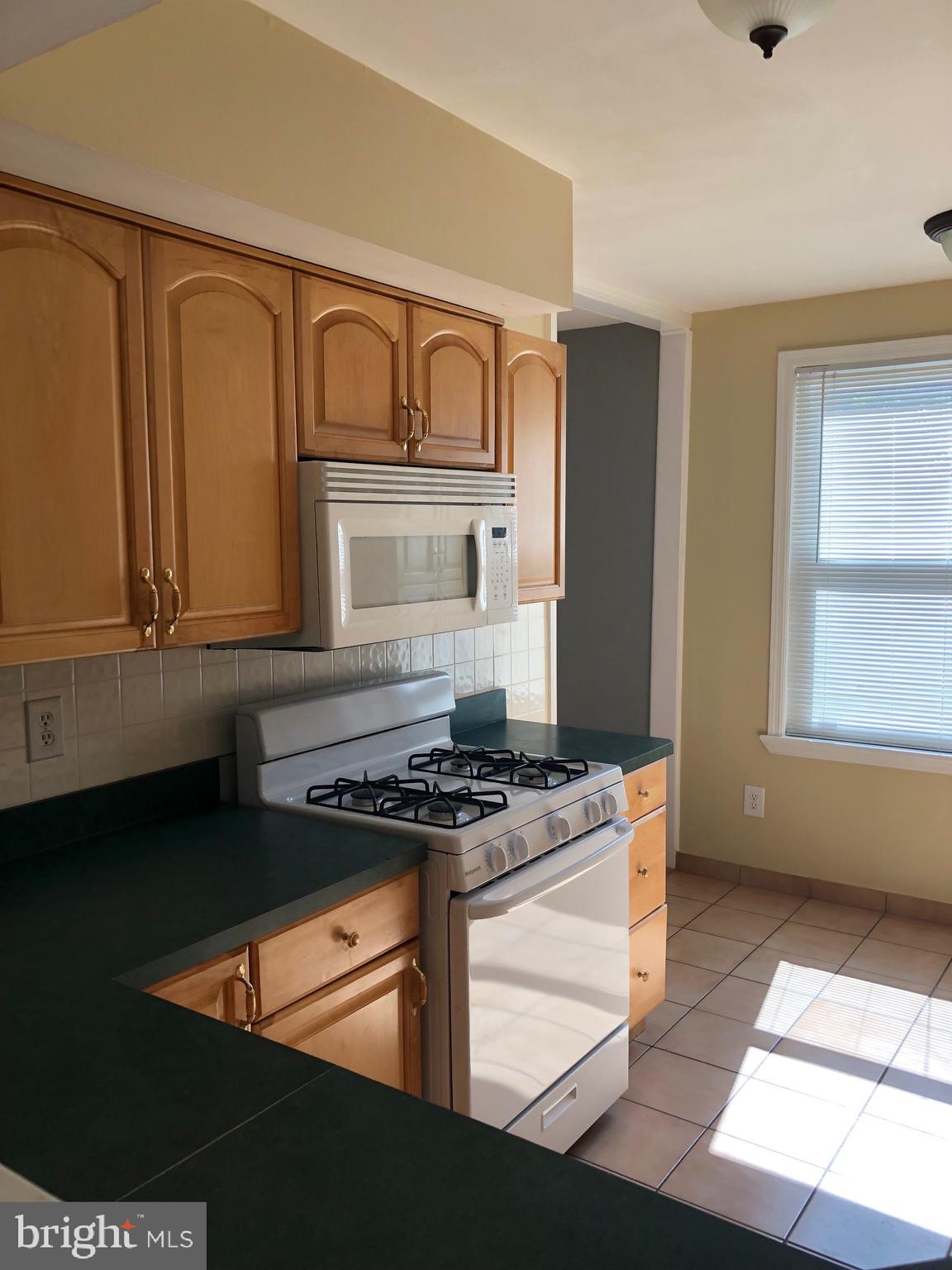 13021 Townsend Road, Unit B1 Philadelphia, PA 19154 - Photo 9 of 18 New Range , Microwave