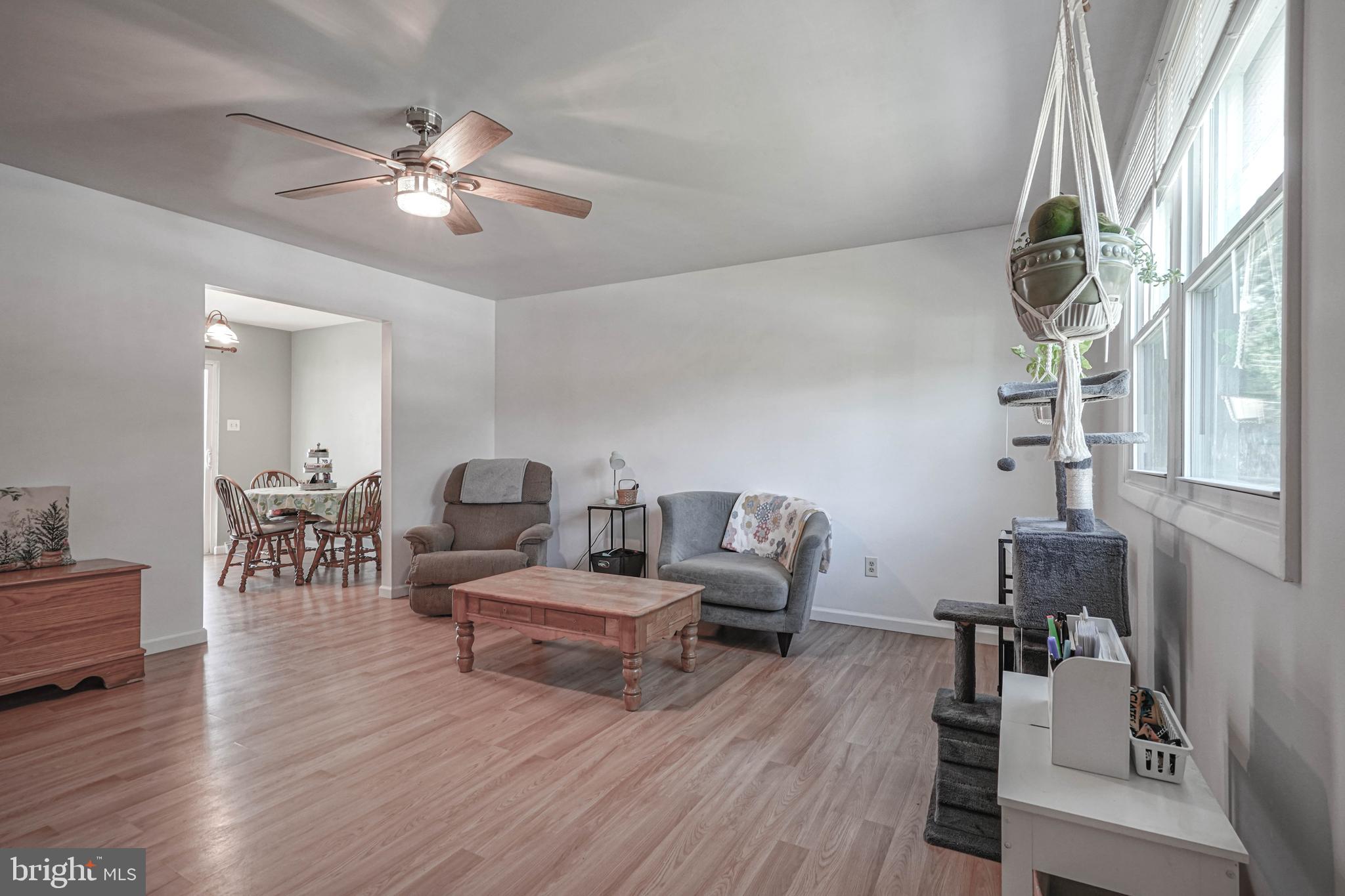 47 Princeton Road Pennsville, NJ 08070 - Photo 10 of 35 Living room 14x15