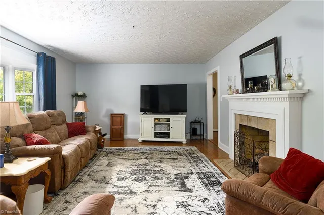 $319,000 | 700 Windsor Avenue, Lexington, NC 27292