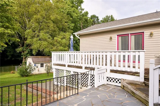 $319,000 | 700 Windsor Avenue, Lexington, NC 27292