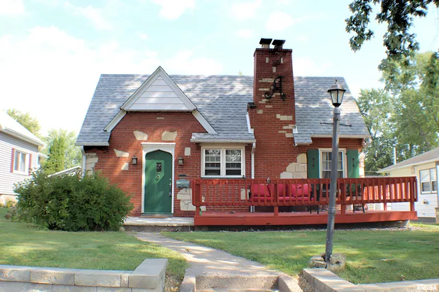 $111,500 | 306 18th Place, Clinton, IA 52732