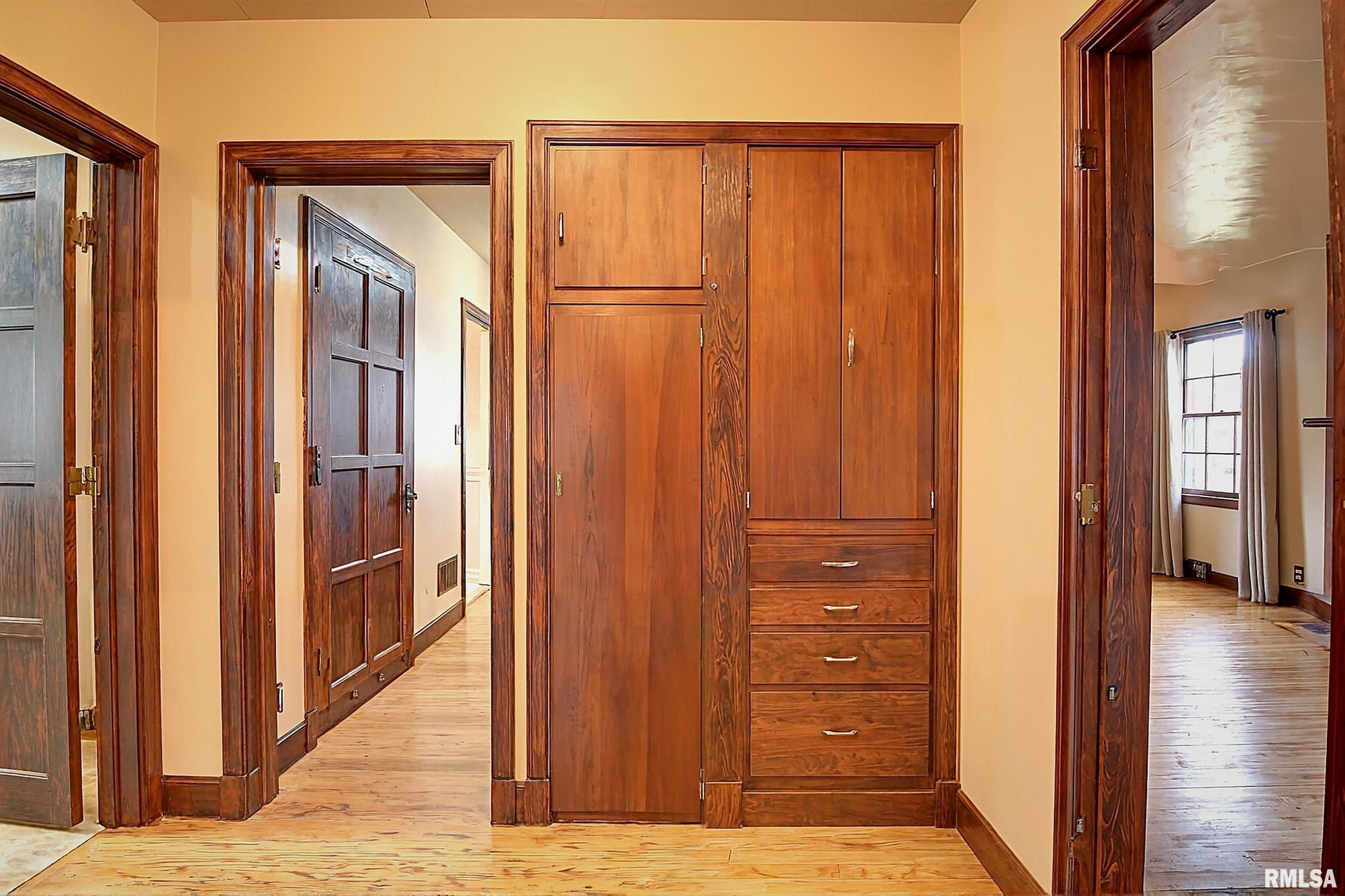 306 18th Place Clinton, IA 52732 - Photo 12 of 20