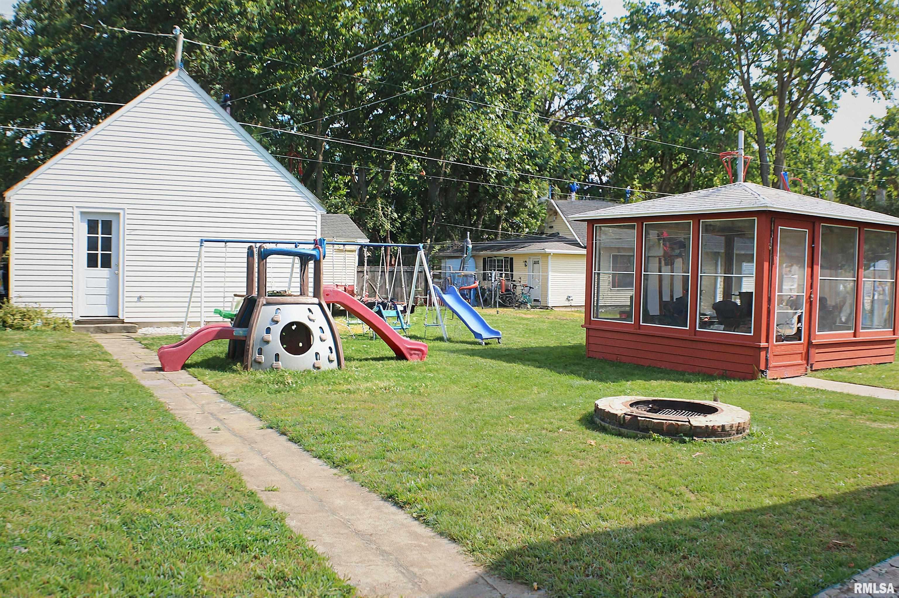 306 18th Place Clinton, IA 52732 - Photo 19 of 20