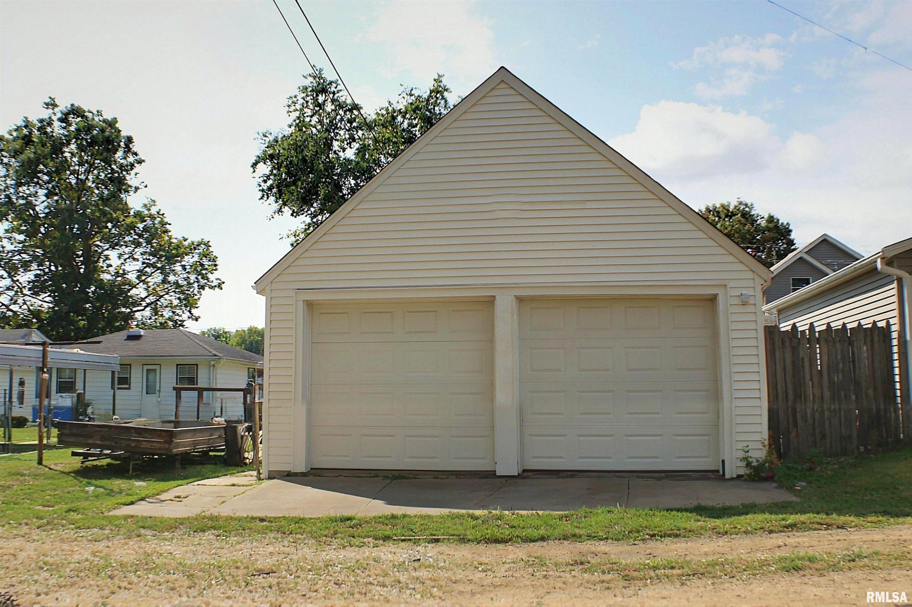306 18th Place Clinton, IA 52732 - Photo 5 of 20