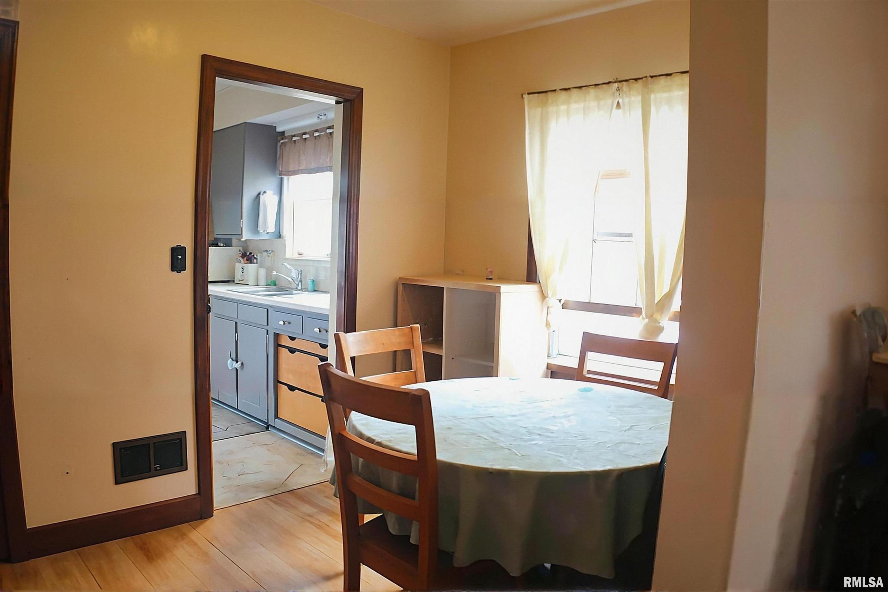 306 18th Place Clinton, IA 52732 - Photo 7 of 20