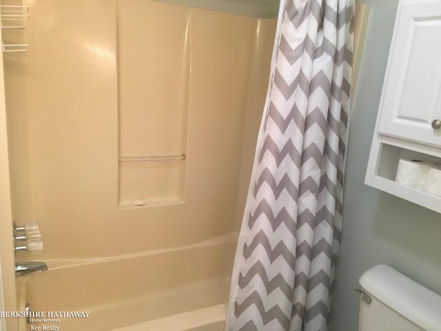 603 Renshaw Street Rochester, MI 48307 - Photo 15 of 34 Bathroom