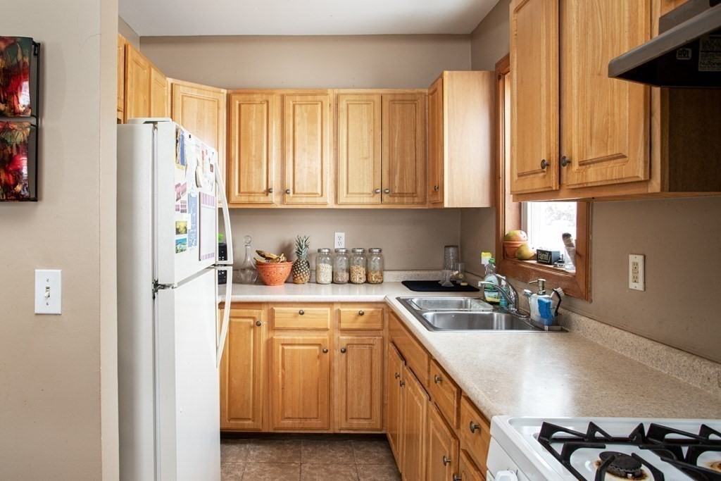 175 Winthrop Street Fall River, MA 02721 - Photo 11 of 35