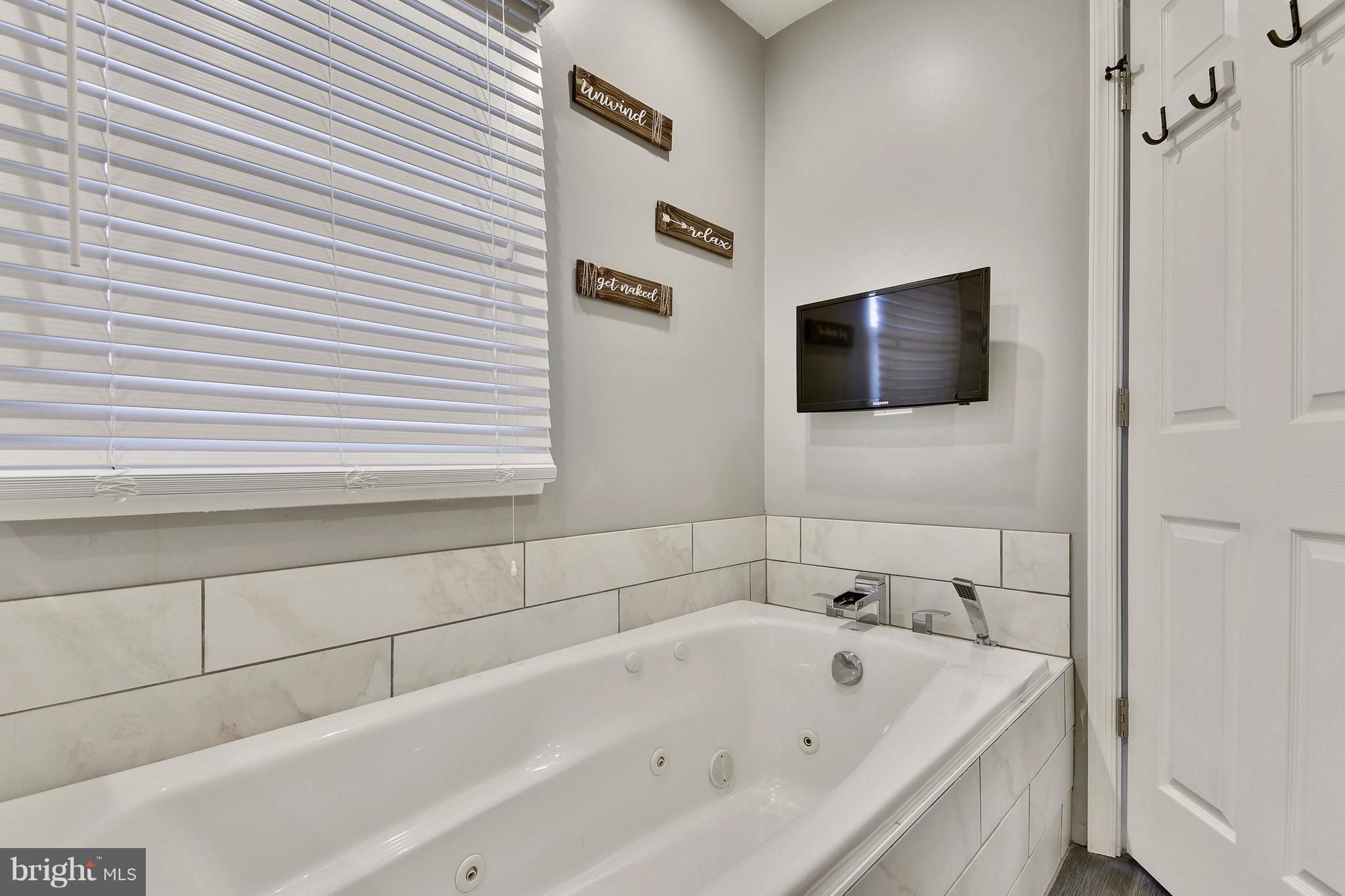 8482 Kenton Road Pasadena, MD 21122 - Photo 3 of 30 Bath (Master)
