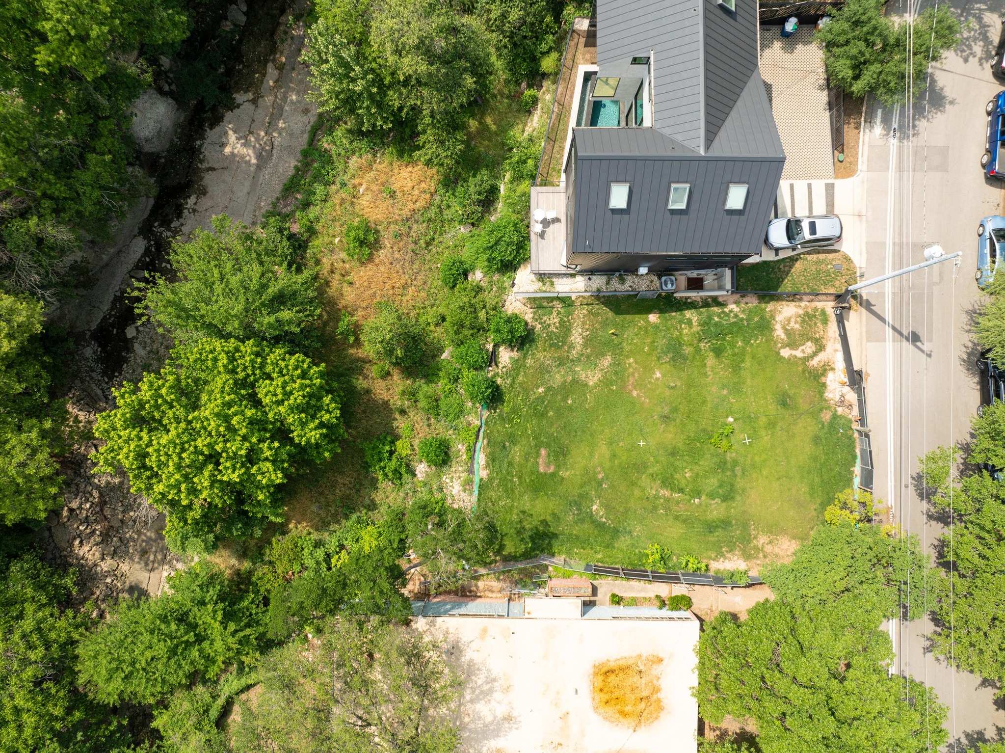 1113 West 31st Street Austin, TX 78705 - Photo 5 of 15 a view of a yard of a building