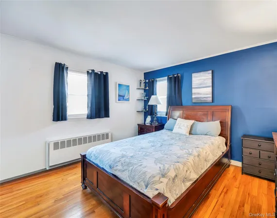 $635,000 | 25 Flanders Place, West Babylon, NY 11704
