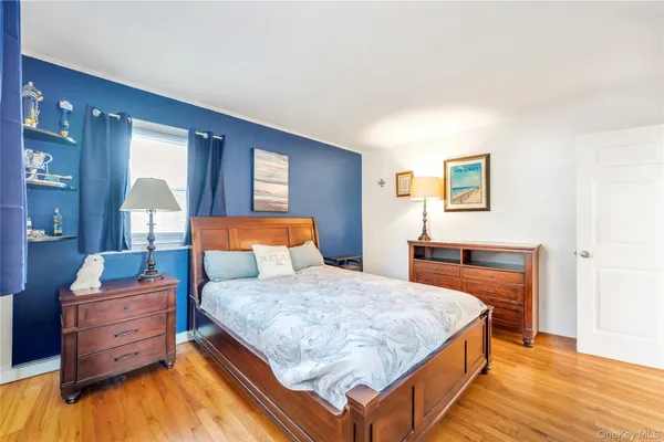 $635,000 | 25 Flanders Place, West Babylon, NY 11704