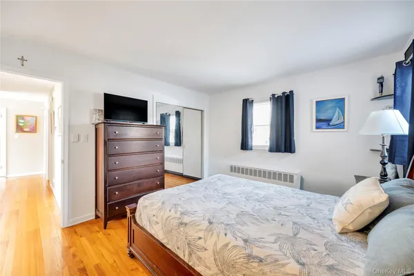 $635,000 | 25 Flanders Place, West Babylon, NY 11704