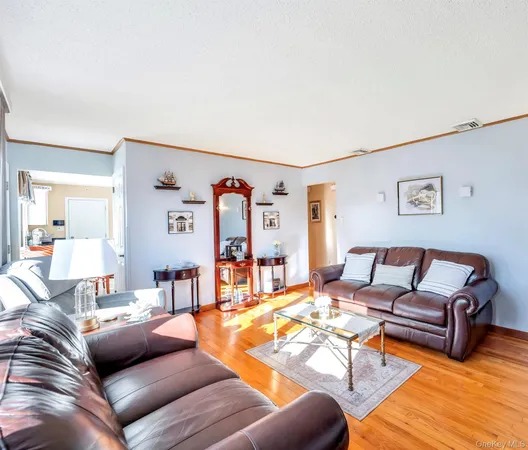 $635,000 | 25 Flanders Place, West Babylon, NY 11704