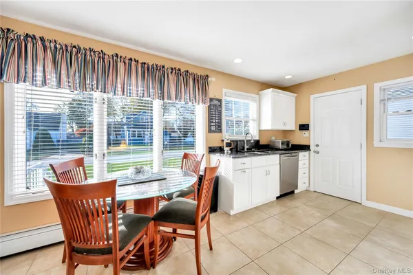 $635,000 | 25 Flanders Place, West Babylon, NY 11704