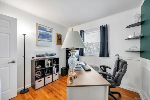 $635,000 | 25 Flanders Place, West Babylon, NY 11704