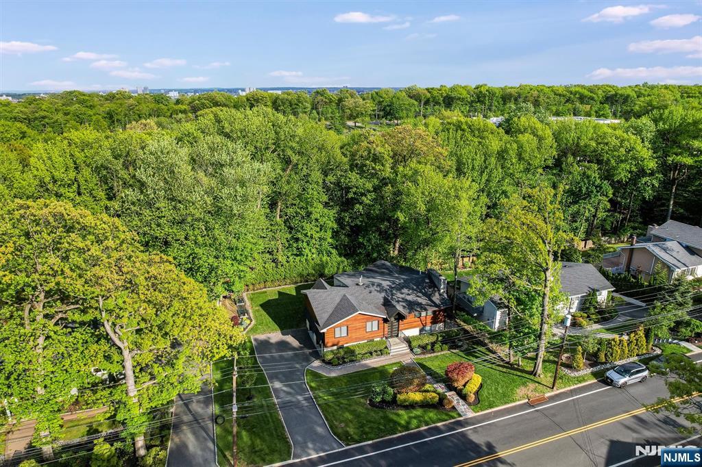 655 Floyd Street Englewood Cliffs, NJ 07632 - Photo 35 of 49