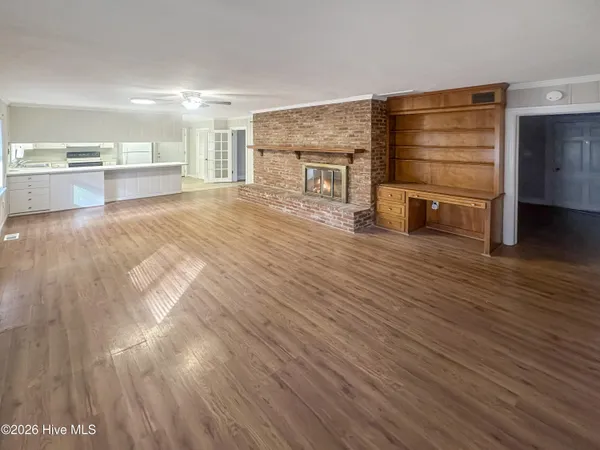 $2,000 | 2610 Evans Street, Greenville, NC 27834