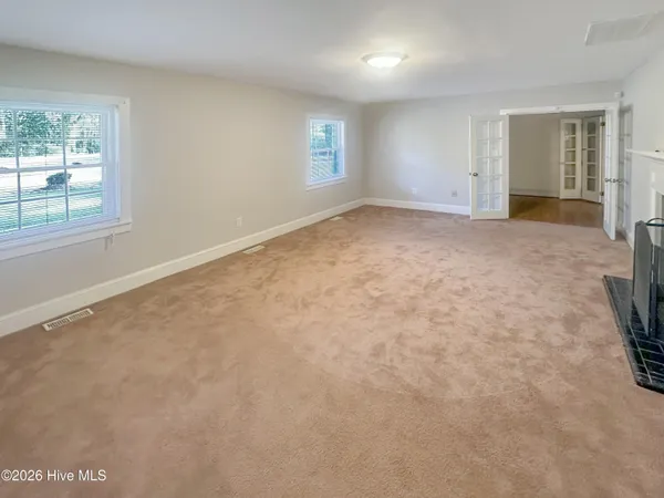 $2,000 | 2610 Evans Street, Greenville, NC 27834
