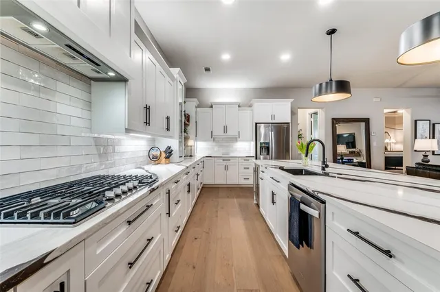 $819,900 | 28 Clear Pond Drive, Frisco, TX 75034