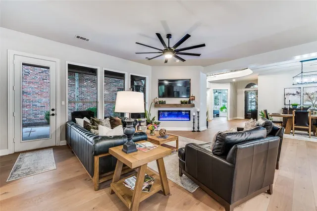 $819,900 | 28 Clear Pond Drive, Frisco, TX 75034