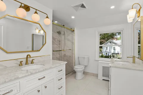 $1,600,000 | 10 MacArthur Drive, Old Greenwich, CT 06870