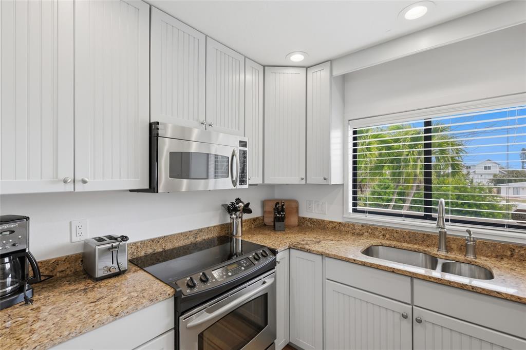 727 Jacaranda Road Anna Maria, FL 34216 - Photo 15 of 44