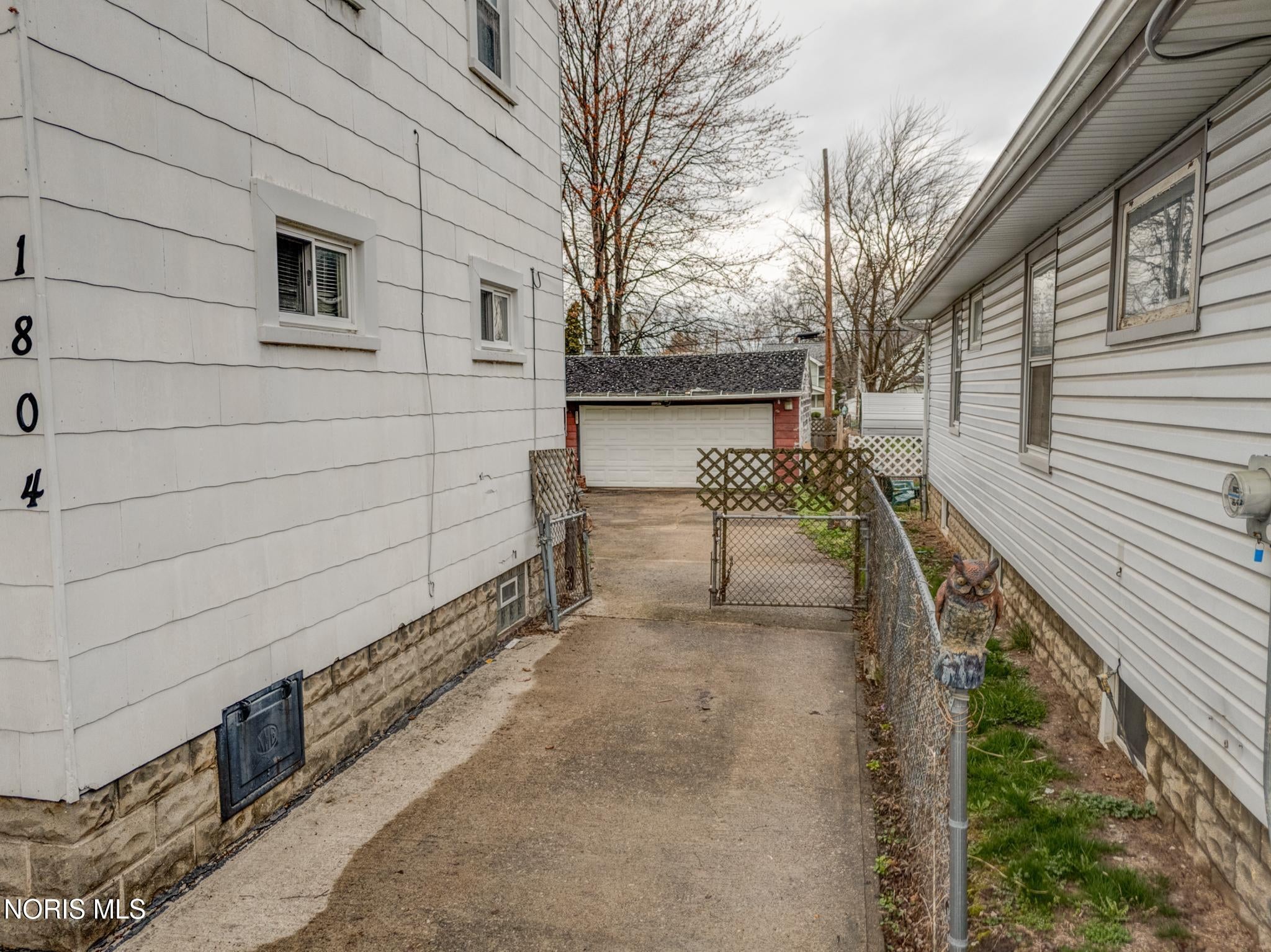1804 Loxley Road Toledo, OH 43613 - Photo 5 of 33 DB--31