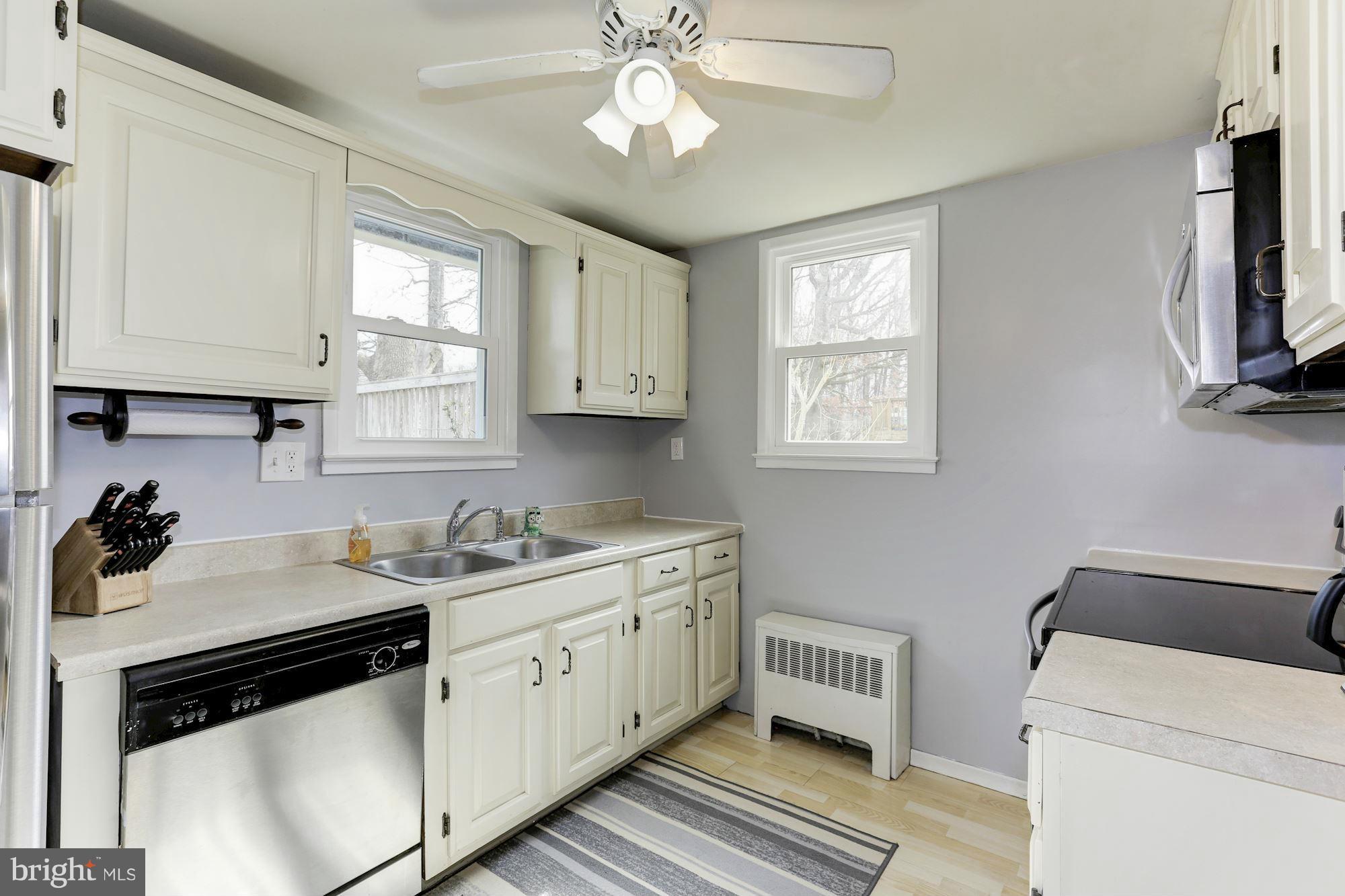 14979 Alaska Road Woodbridge, VA 22191 - Photo 11 of 27 Kitchen