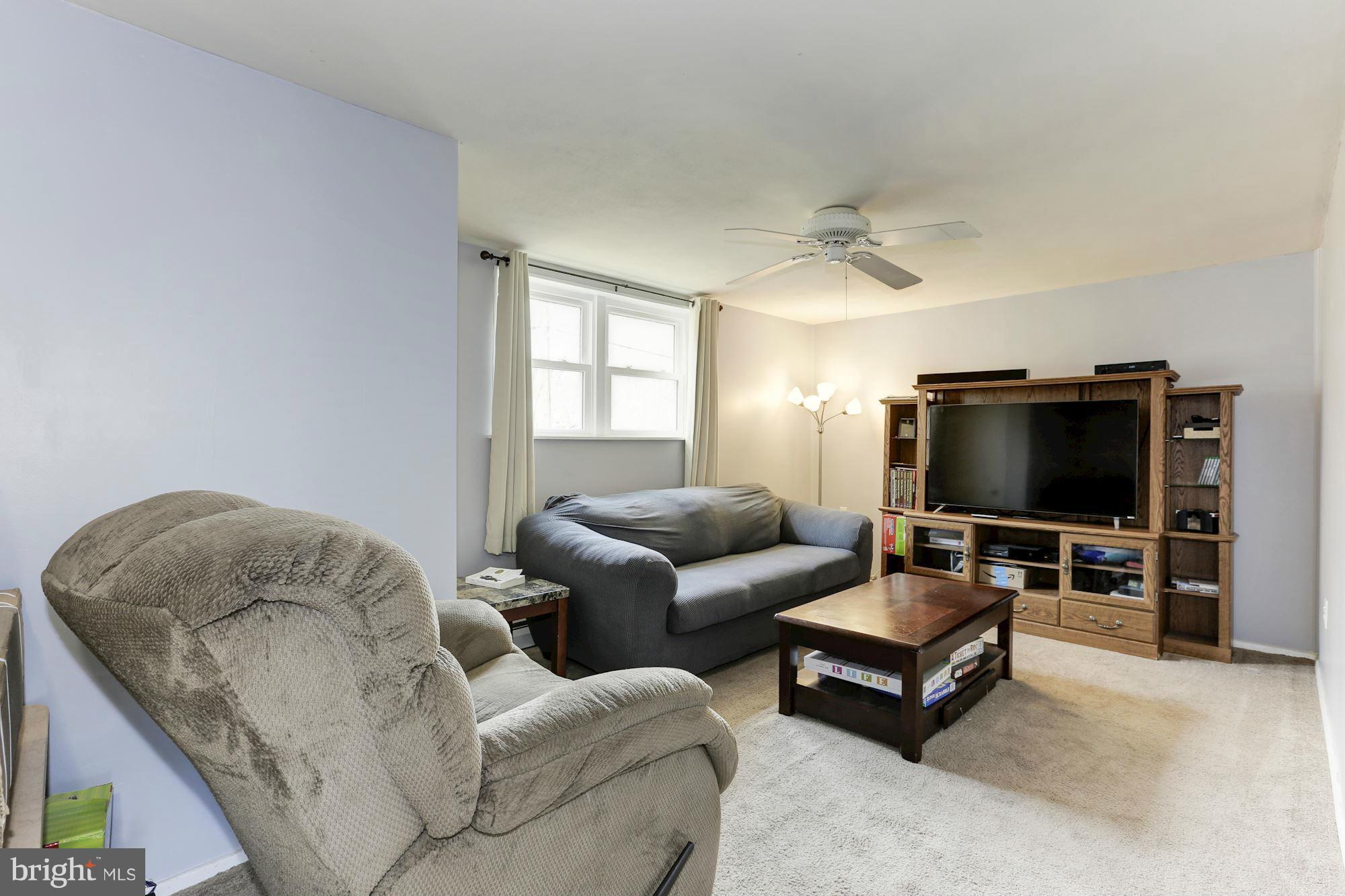14979 Alaska Road Woodbridge, VA 22191 - Photo 6 of 27 Living Room