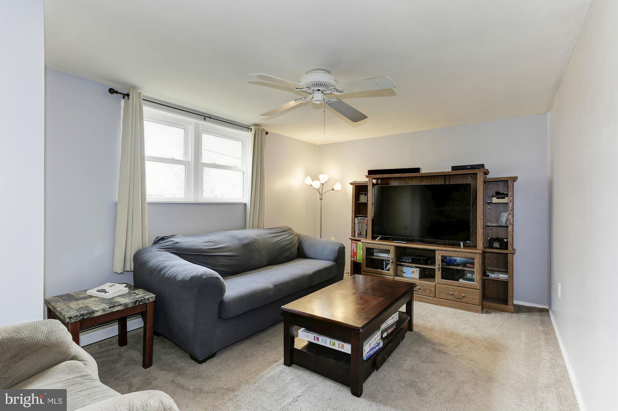 14979 Alaska Road Woodbridge, VA 22191 - Photo 7 of 27 Living Room