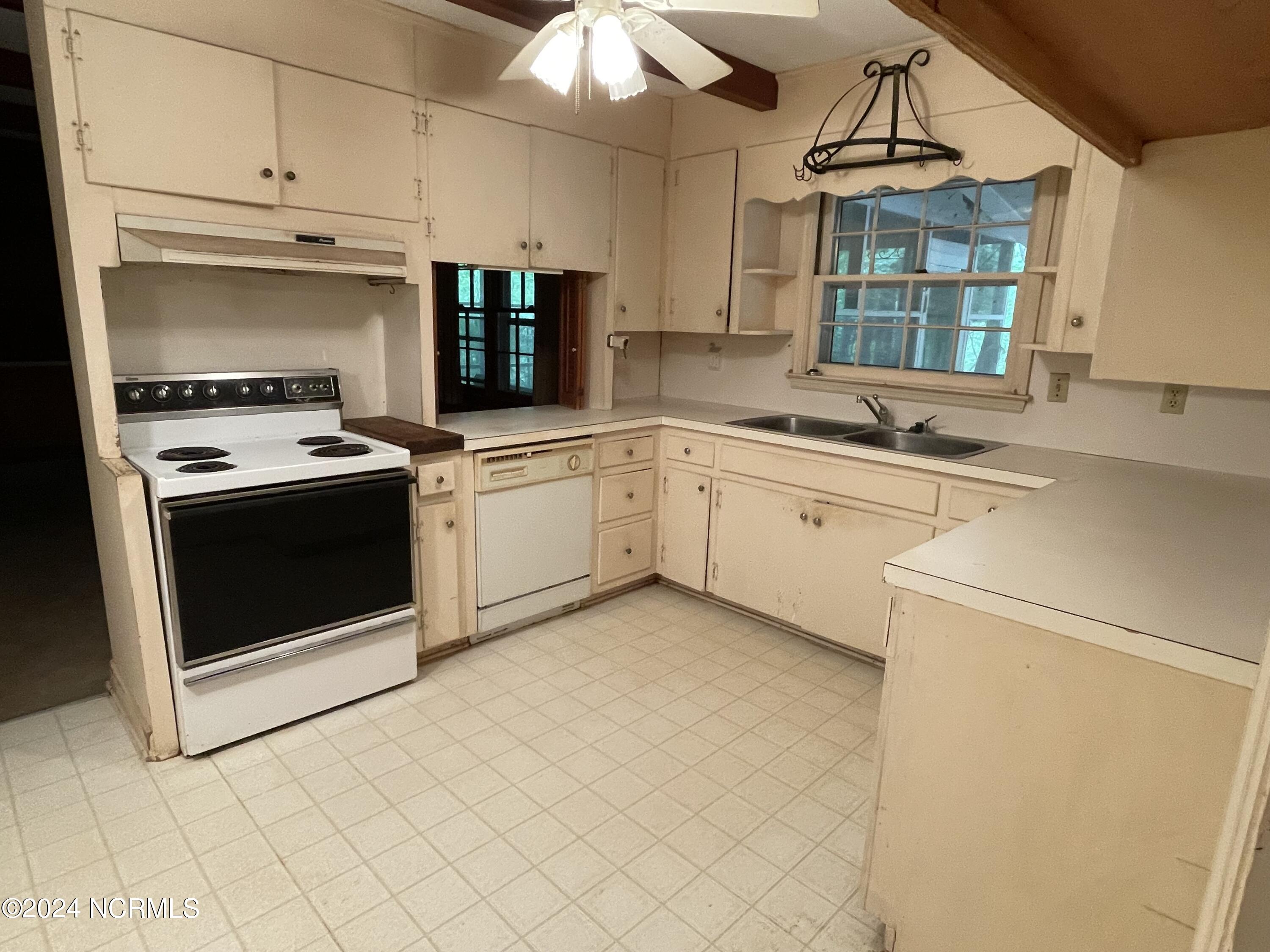 2592 Old Glendon Road Carthage, NC 28327 - Photo 7 of 23 Kitchen