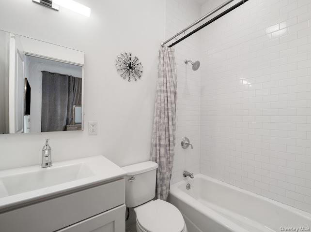 11 Island Point Bronx, NY 10464 - Photo 15 of 20 a bathroom with a sink toilet and shower