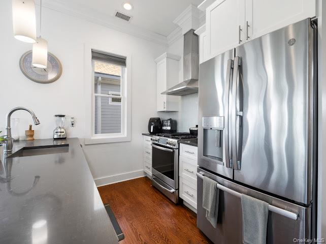 11 Island Point Bronx, NY 10464 - Photo 3 of 20 a kitchen with granite countertop a refrigerator stove and sink