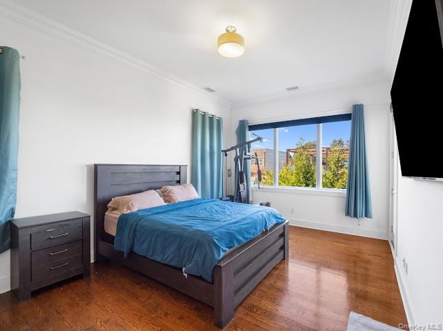 11 Island Point Bronx, NY 10464 - Photo 7 of 20 a bedroom with a bed and a flat tv screen on dresser