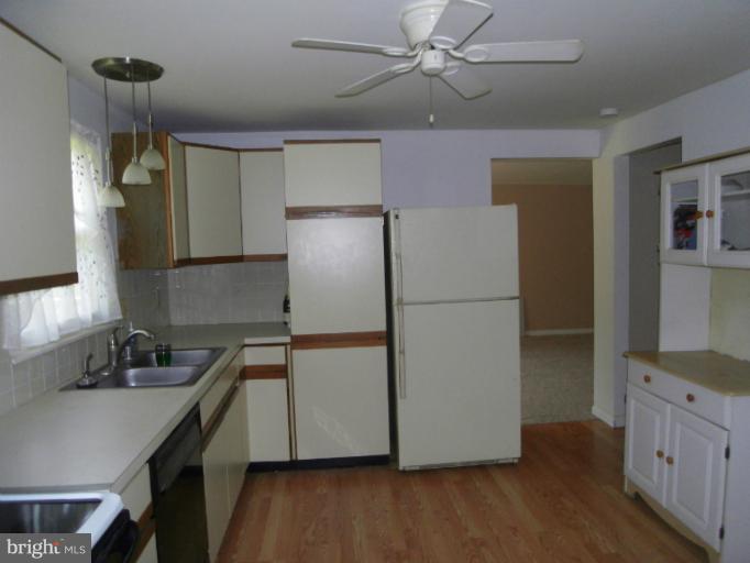 1310 East Beech Road Sterling, VA 20164 - Photo 2 of 12 Kitchen