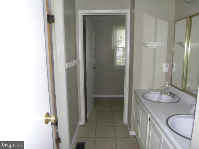 1310 East Beech Road Sterling, VA 20164 - Photo 6 of 12 Bath